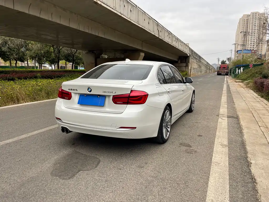 BMW 3 Series 2019 — фото 12