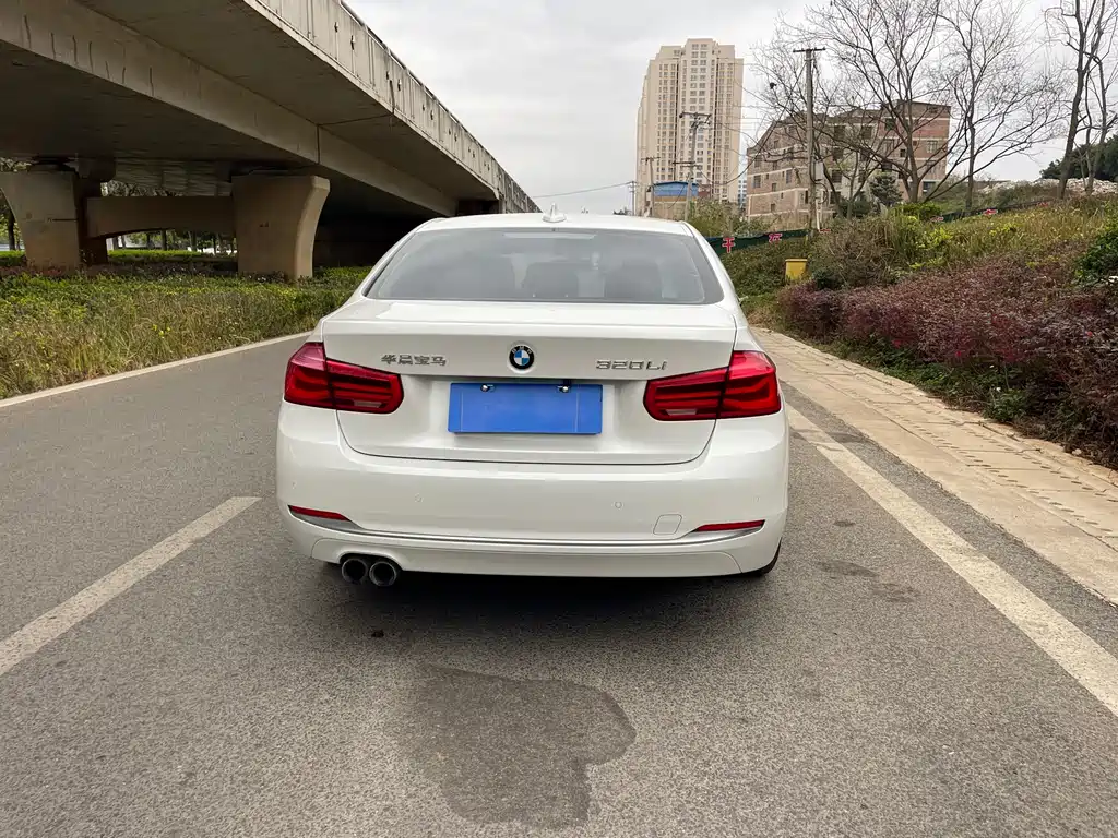 BMW 3 Series 2019 — фото 13