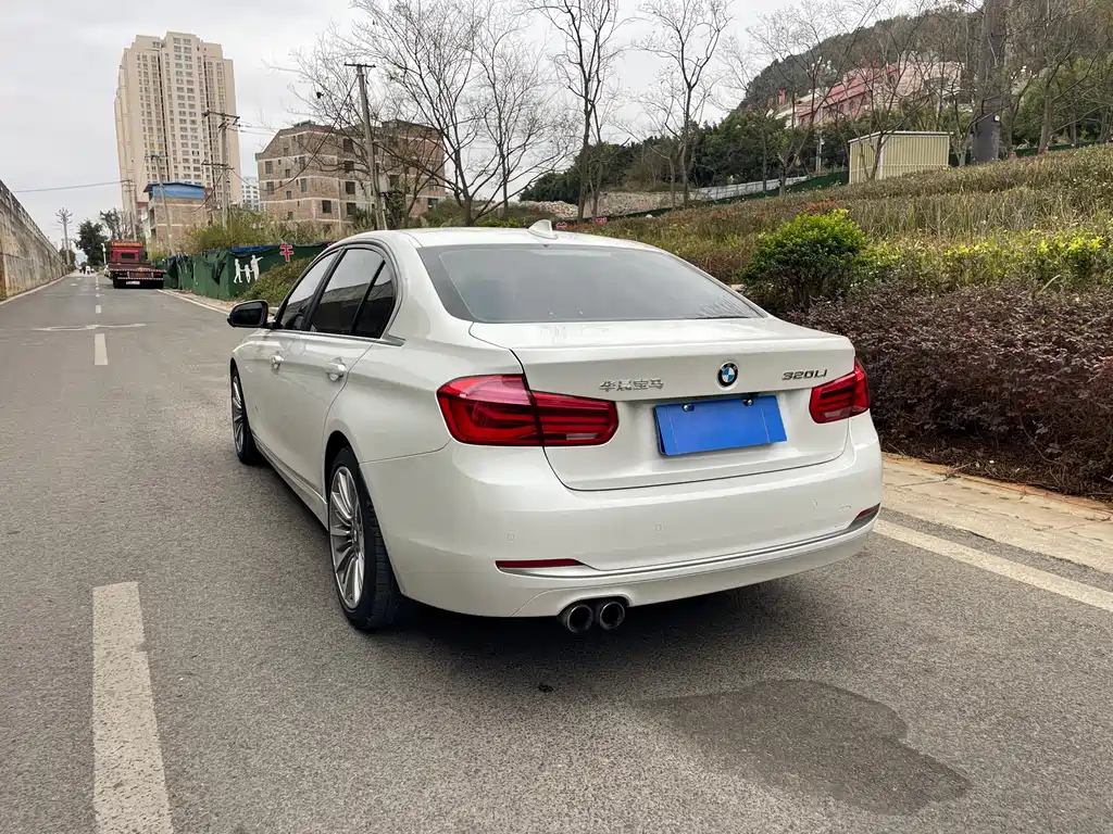 BMW 3 Series 2019 — фото 14