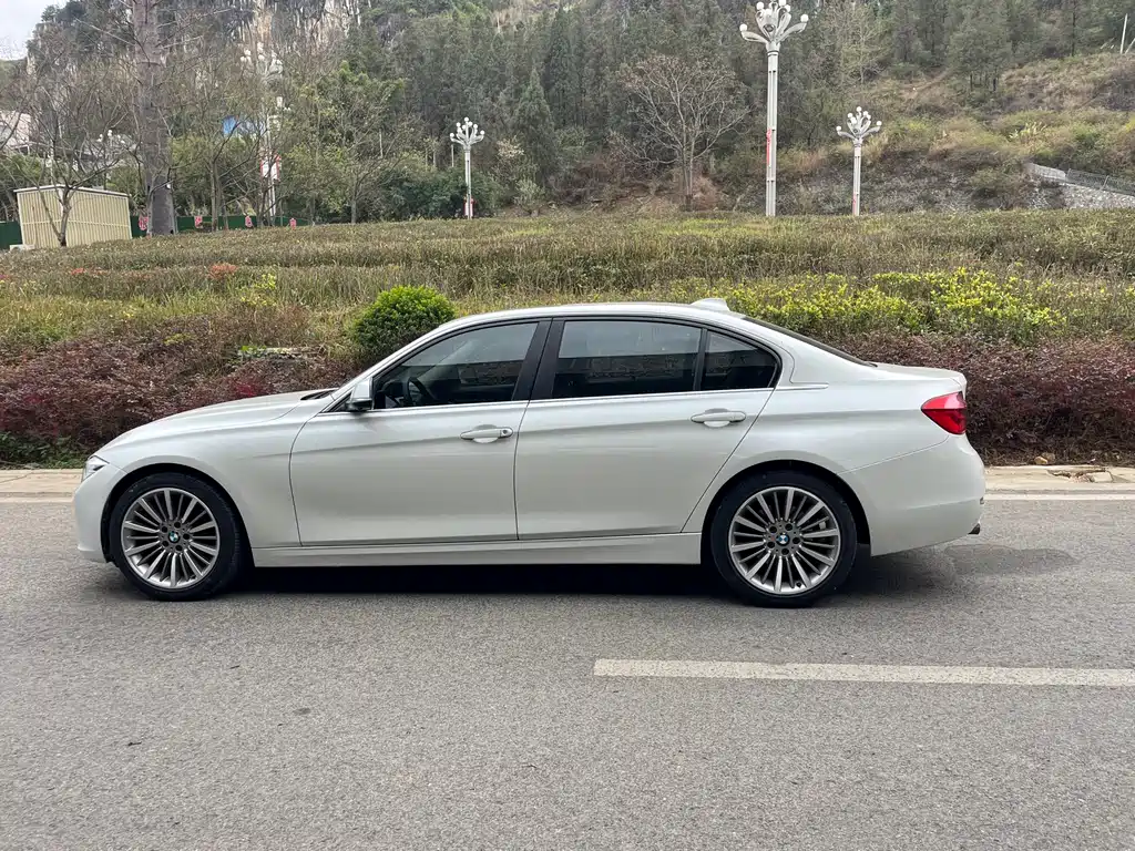 BMW 3 Series 2019 — фото 15