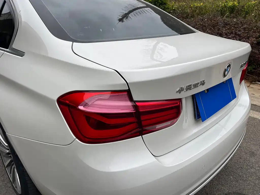 BMW 3 Series 2019 — фото 18