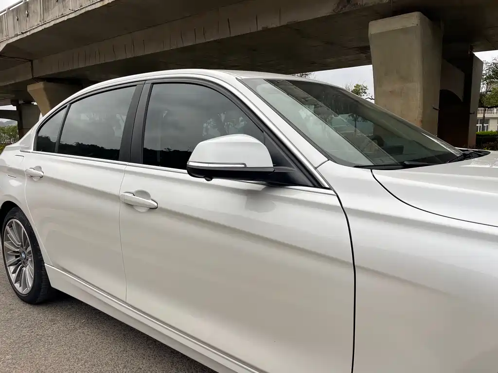 BMW 3 Series 2019 — фото 10