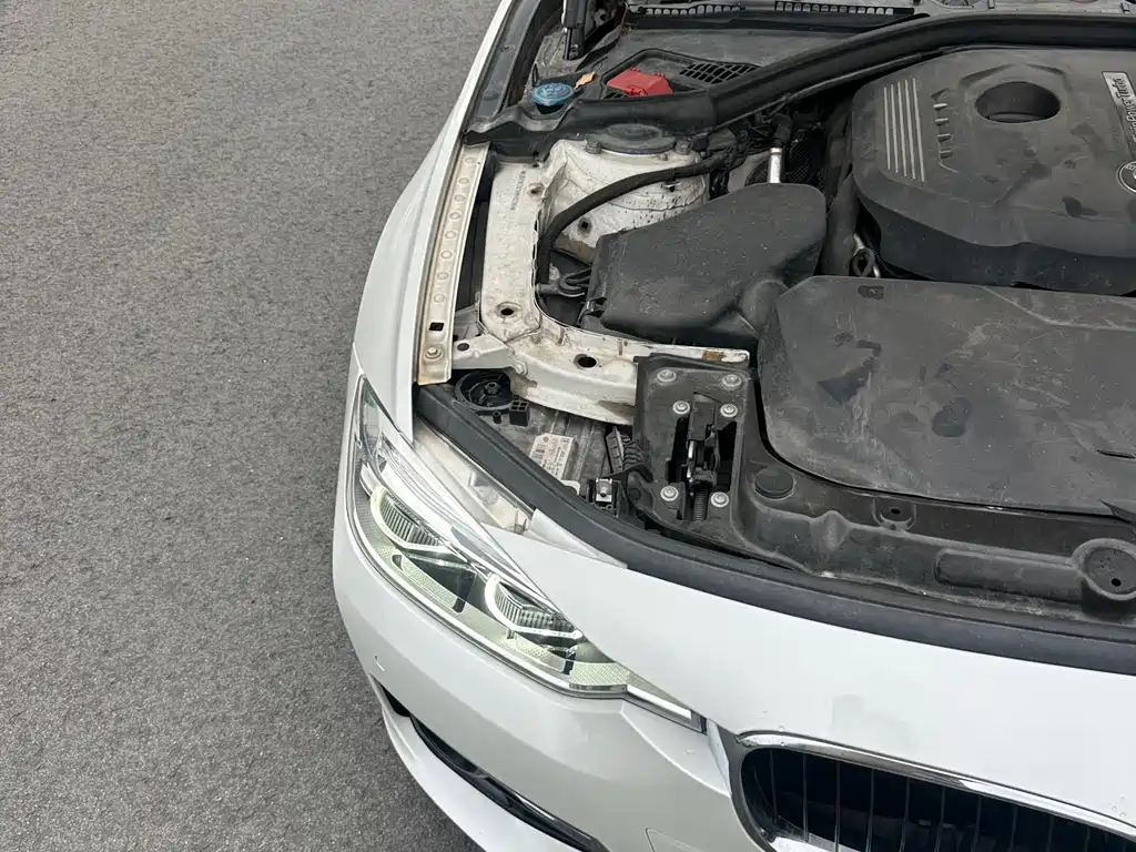 BMW 3 Series 2018 — фото 17