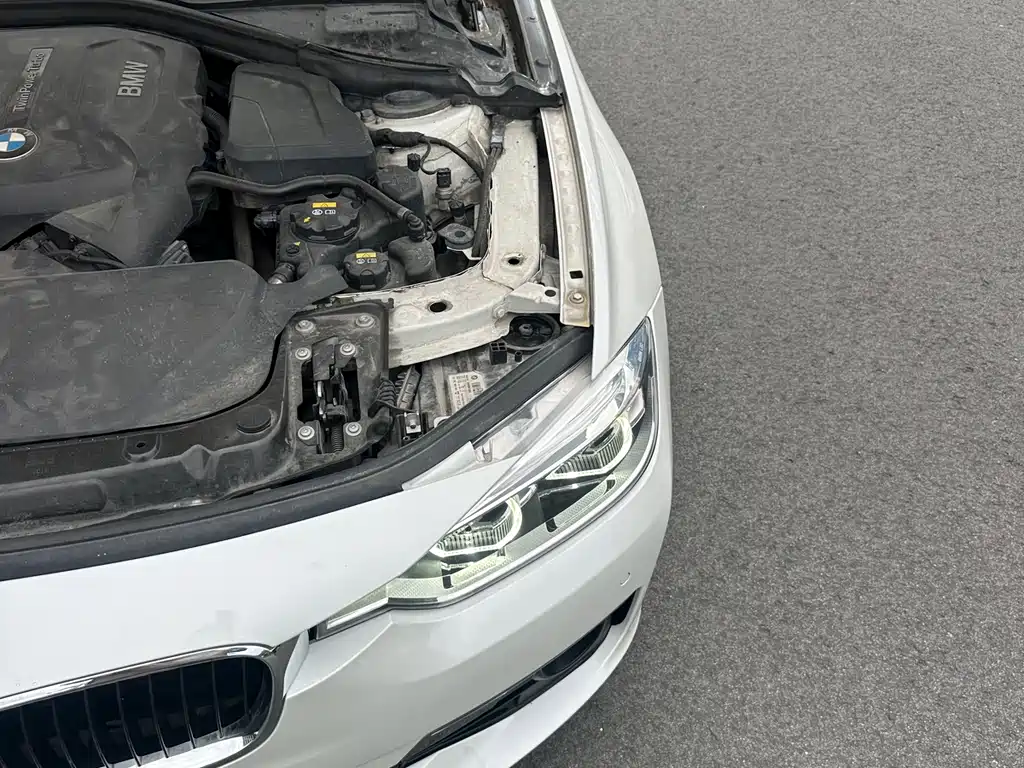 BMW 3 Series 2018 — фото 18