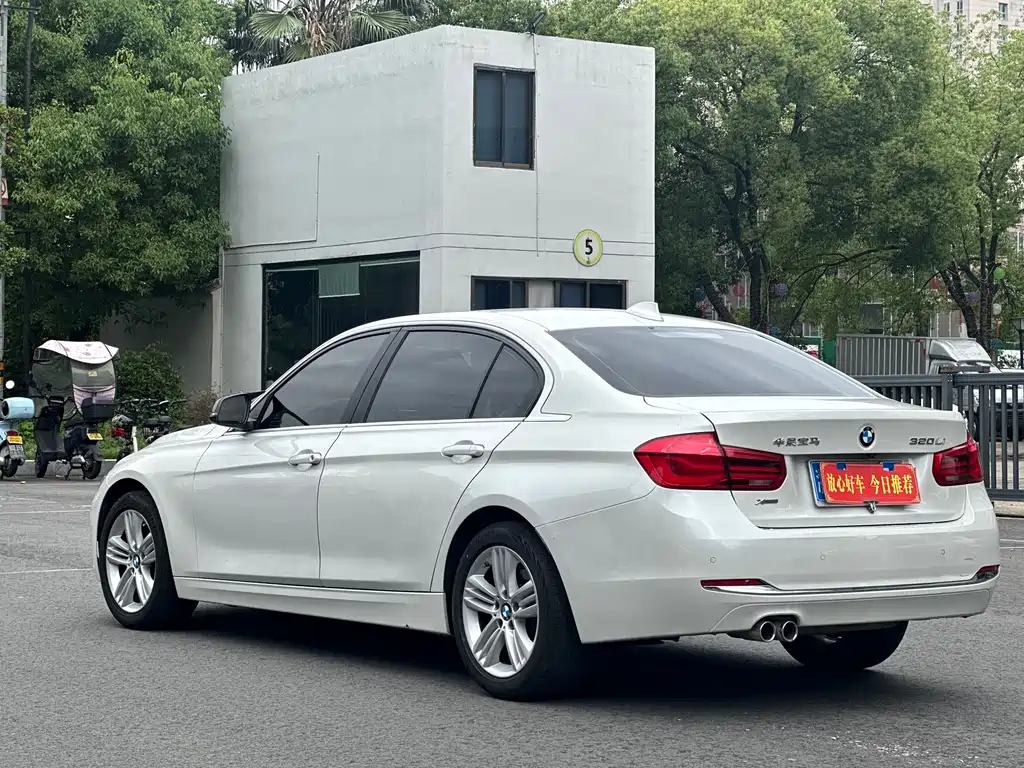 BMW 3 Series 2018 — фото 7