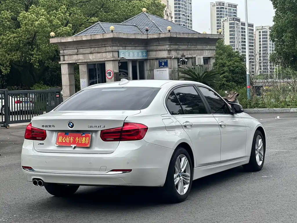 BMW 3 Series 2018 — фото 10